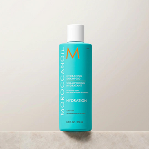 Shampoo idratante Moroccanoil ambientato.