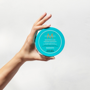 Confezione della smoothing mask - maschera lisciante per capelli di Morocconoil - ambientata.