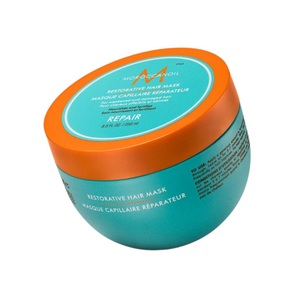 Maschera riparatrice e ristrutturante per capelli di Moroccanoil. Moroccanoil restorative hair mask.